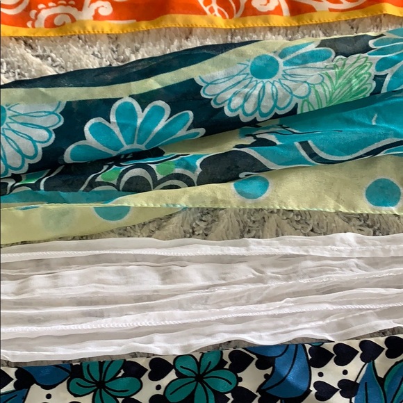 9 Colorful Scarfs - Picture 3 of 7